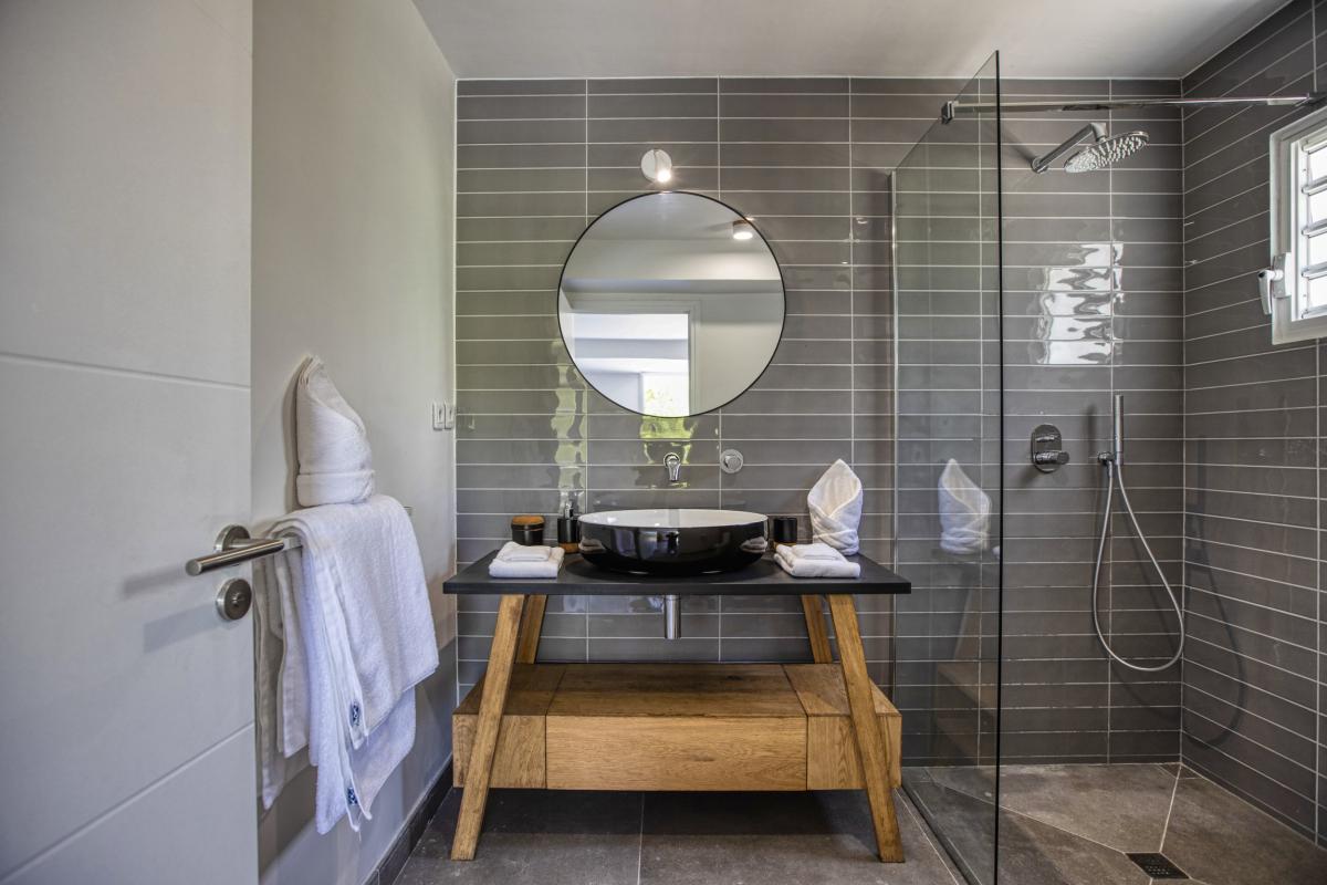 Location Villa Terres Basses Saint Martin-salle de douche-18